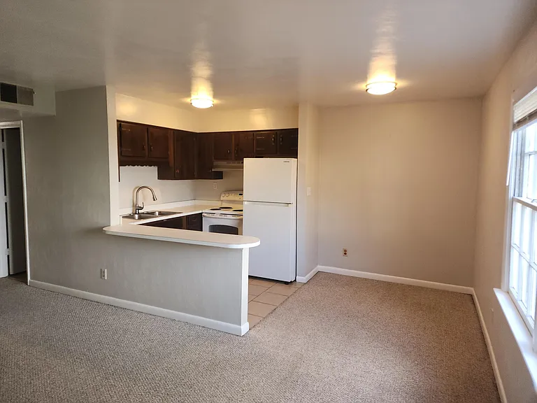 325 Ashlawn Dr #2 — Photo 5
