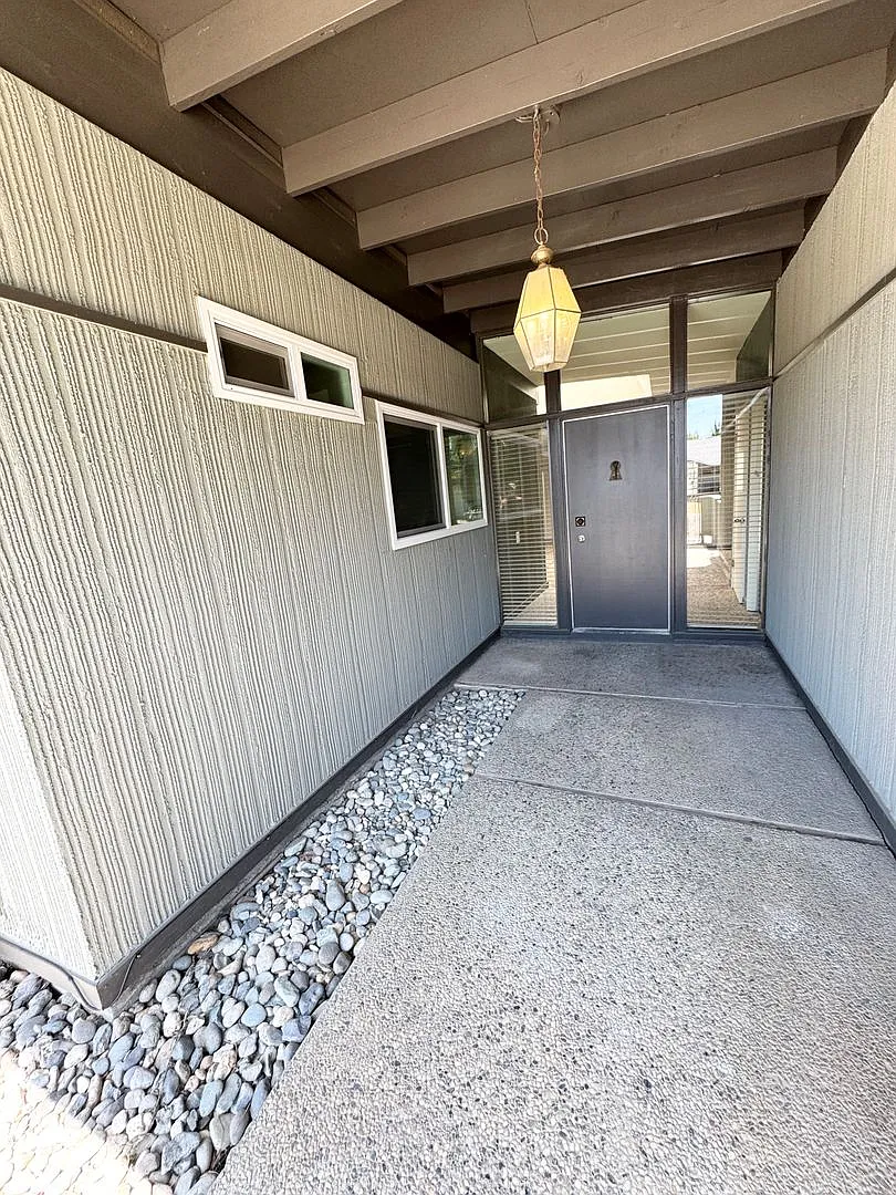 Beautiful & Spacious 4-Bedroom Home in Prime Davis Location — Photo 3