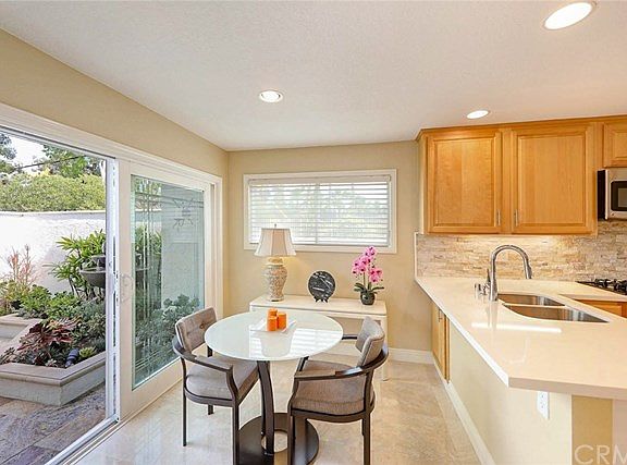 4th image of 23 Canyon Crest Dr #34