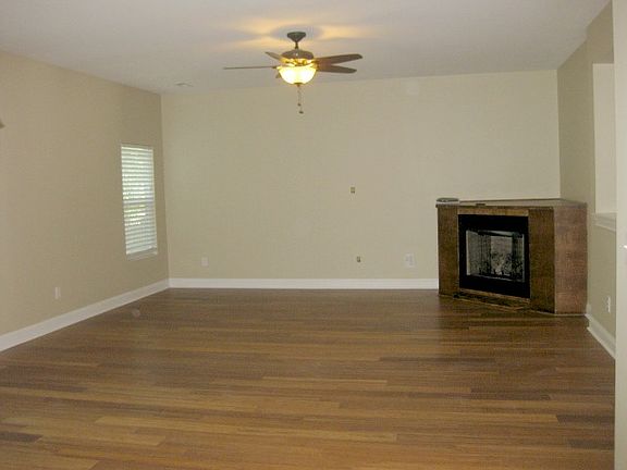 FAMILY ROOM WITH GAS LOG FP