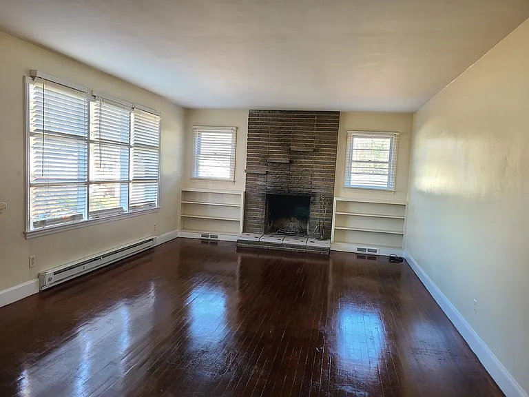 1806 S Hill Ave — Photo 3
