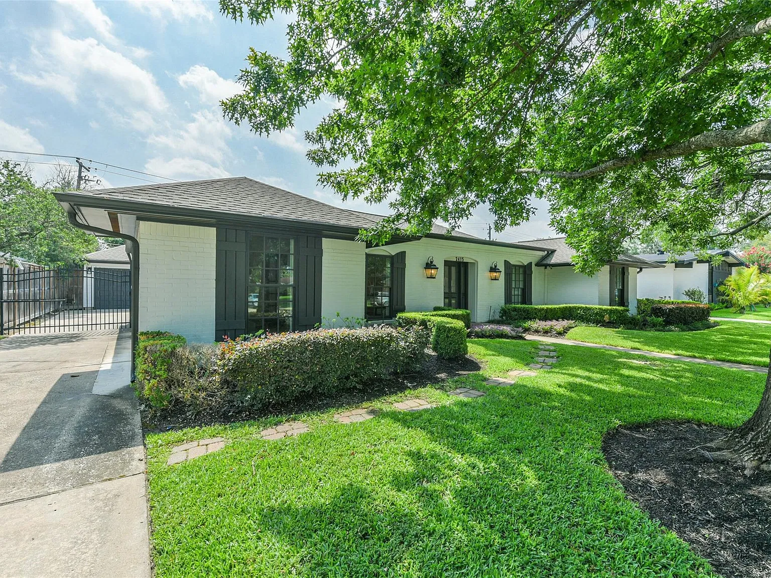 3 bed, 2.5 bath, 2688 sqft, $5,700 — Photo 2