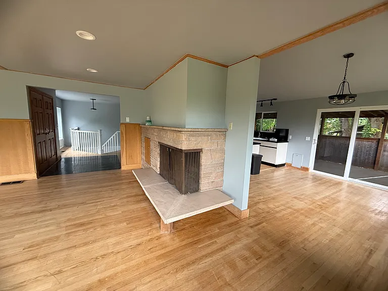 10702 SE 3rd St — Photo 10