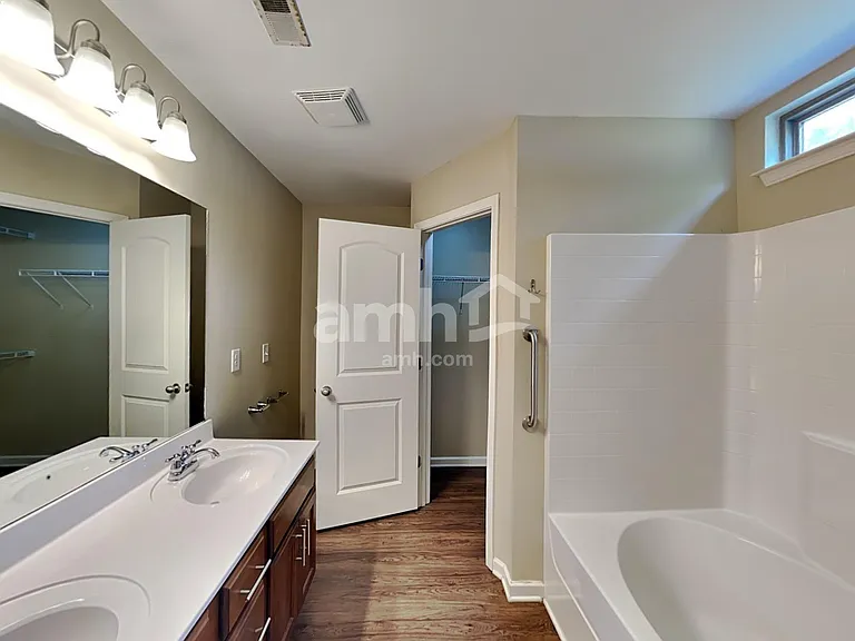 484 Albion Cir — Photo 12