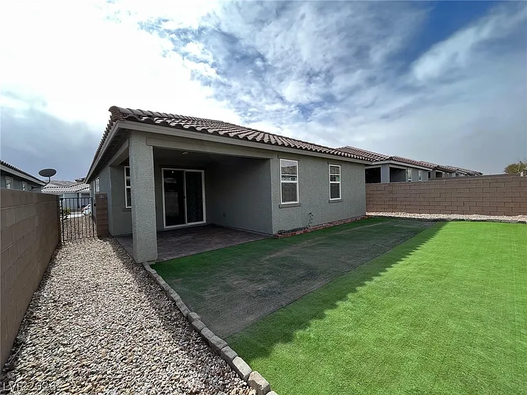 9748 Angel Valley Dr — Photo 23