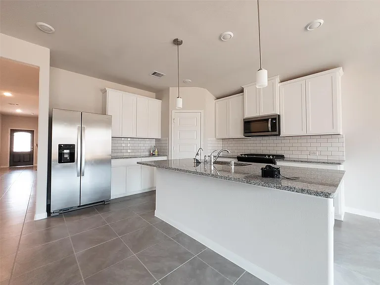 8015 Virginia Dr — Photo 6