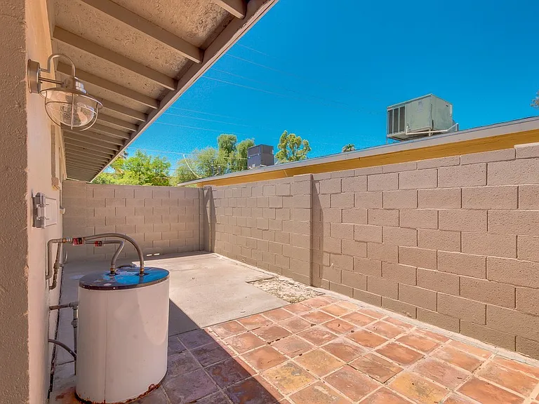 $0 First Month Rent! Remodeled 2 Bed Casita w/ Private Patio, W/D & Pool — Photo 26