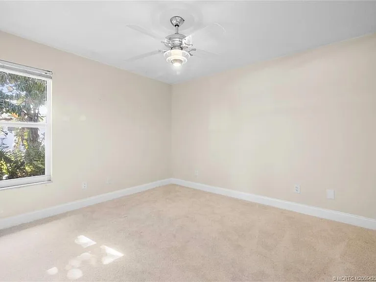 3074 NE Loquat Ln — Photo 19
