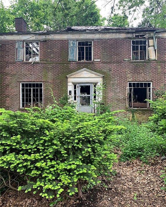 2nd image of 126 Bruce St