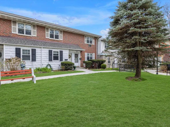 7 Glenhollow #B35, Holtsville, NY 11742