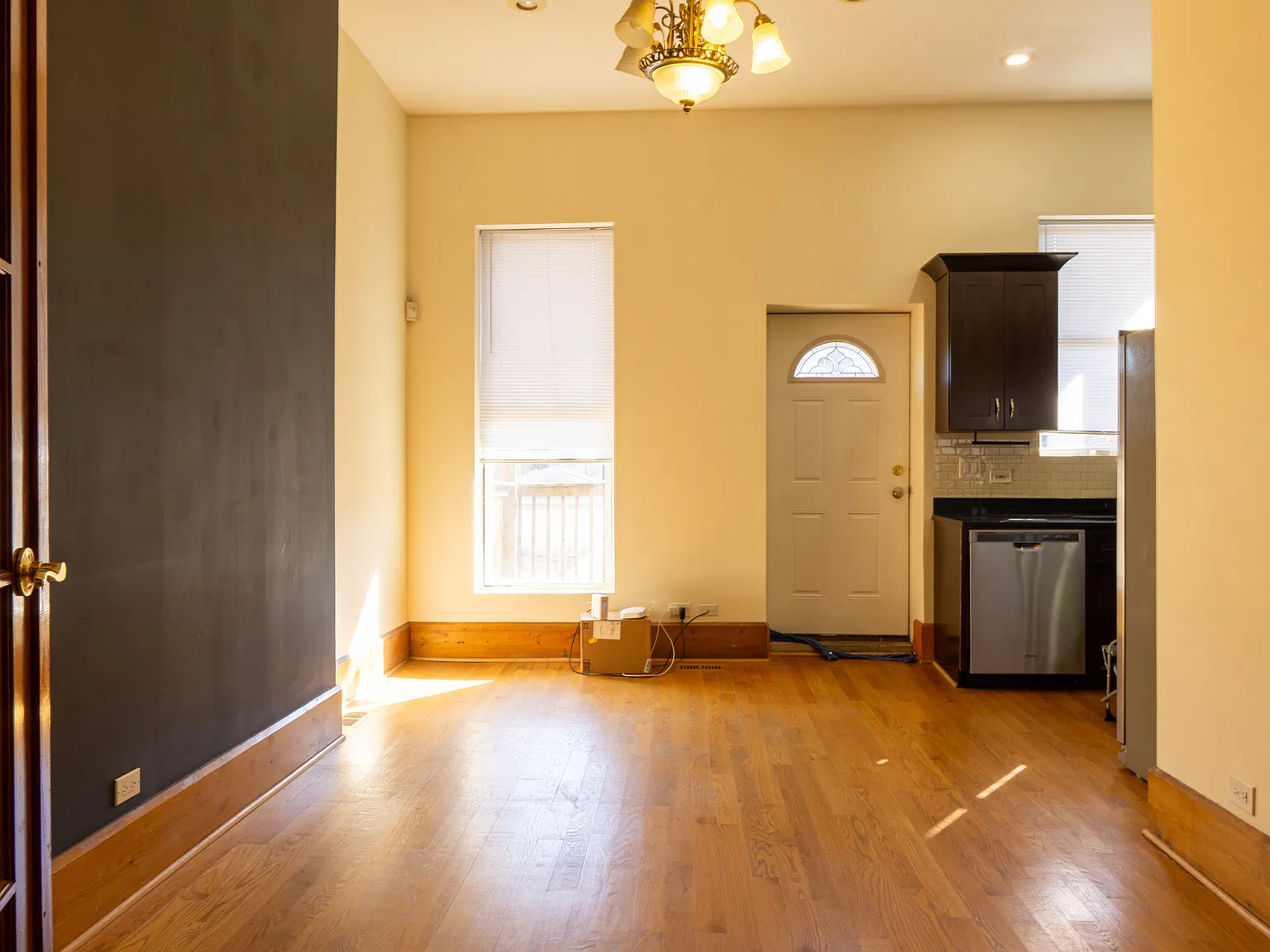 3 bed, 2.5 bath, 2200 sqft, $3,600 — Photo 4