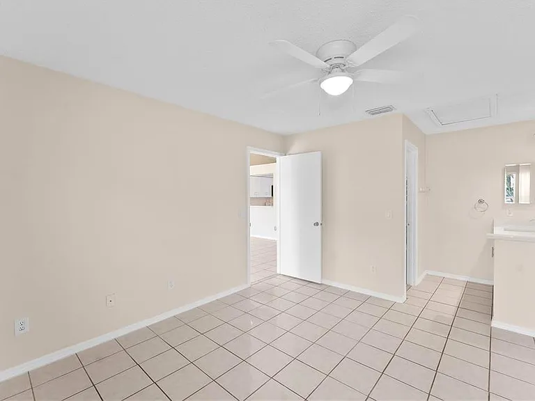 1113 Lucaya Cir — Photo 14