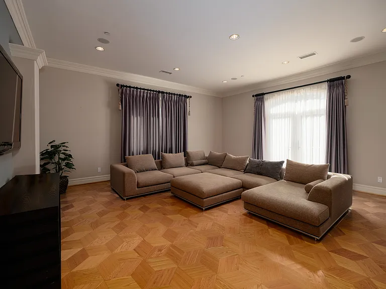 18047 Karen Dr — Photo 36