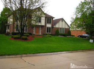 752 Englewood Dr, Rochester Hills, MI 48309
