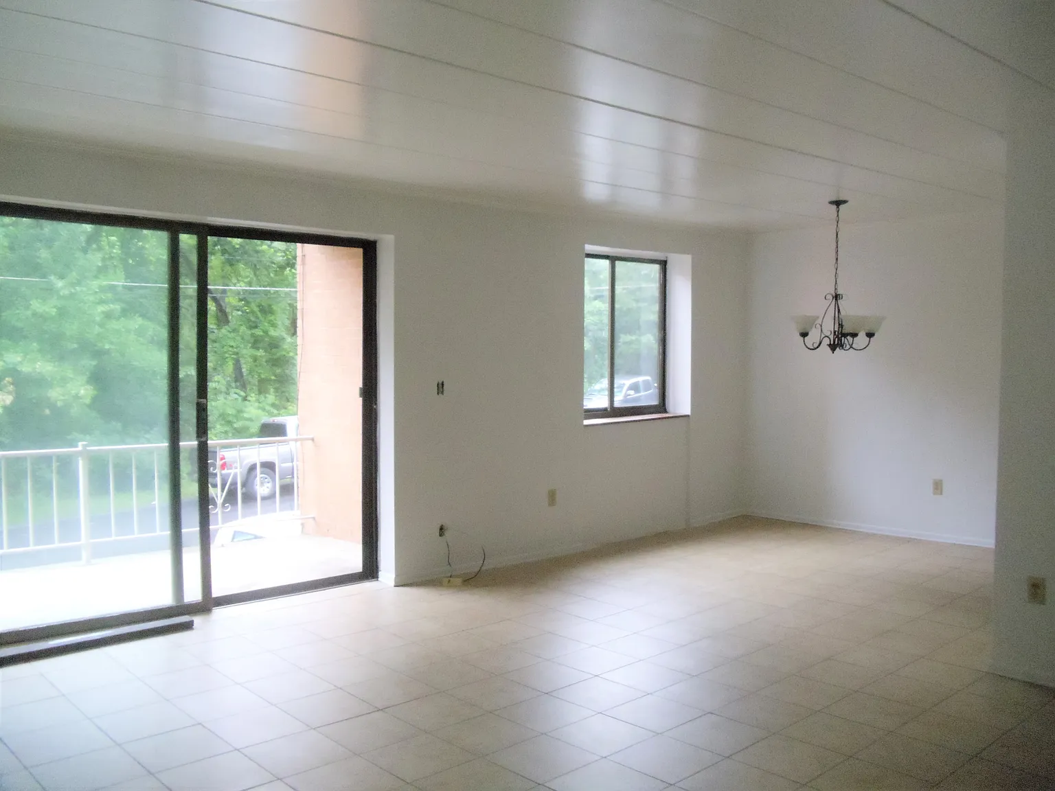 212 Hugel Dr — Photo 1