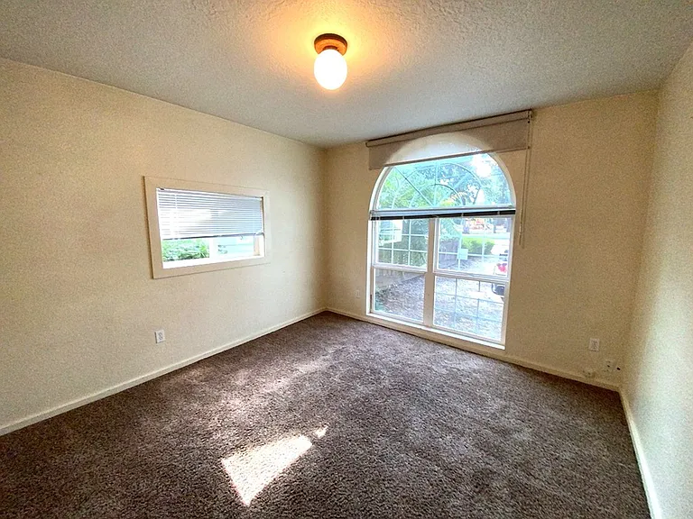 2217-2221 Lee St SE — Photo 5