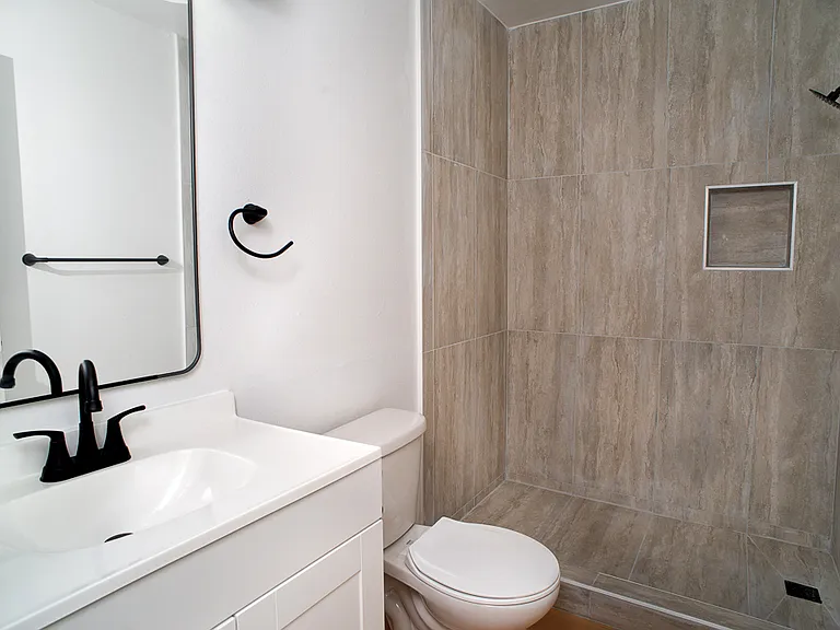 15920 Sherman Way #8 — Photo 9