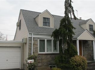 352 Nursery Ln, Westbury, NY 11590