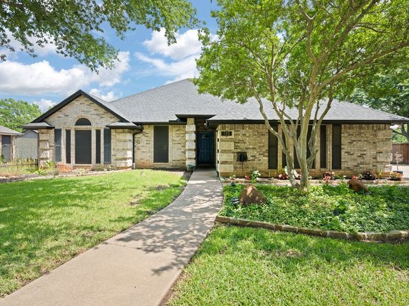 425 Sherwood Ct, Burleson, TX 76028