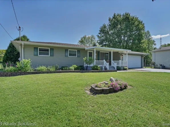 6229 Cold Spring Trl, Grand Blanc, MI 48439