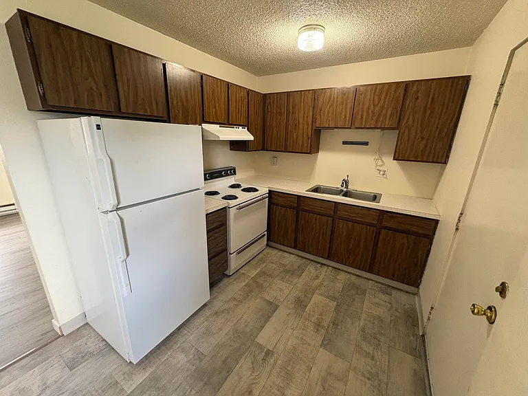 430 W Bickford St — Photo 1