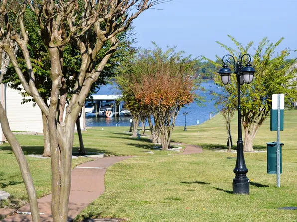 102 Lakeview Ter #D, Montgomery, TX 77356