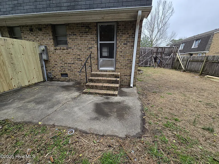 102 Cedar Ct #G — Photo 9