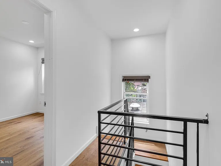 2516 W Master St — Photo 28