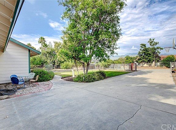 4th image of 25973 Gertrude Ln