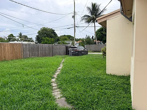 2438 Thomas St #1 Photo 1