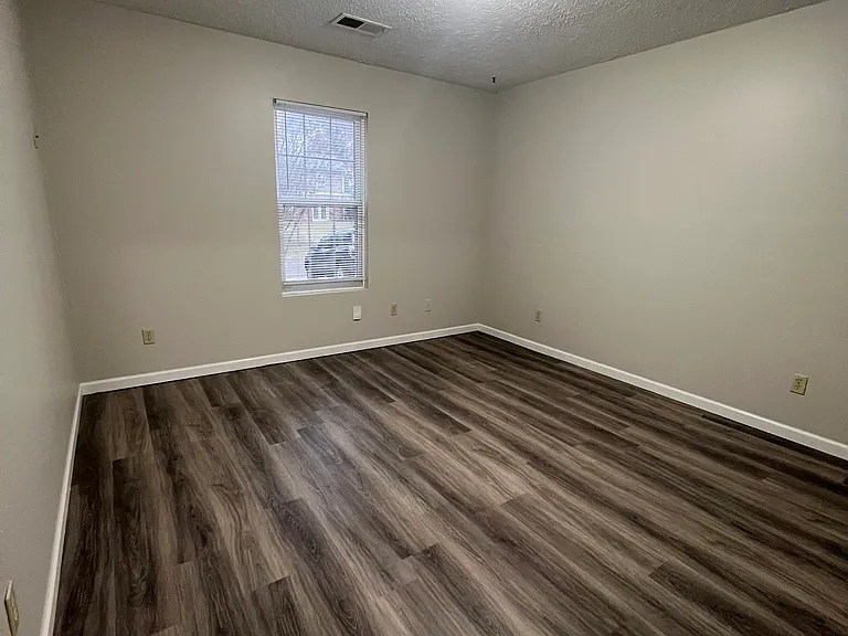 71 Greenway Dr — Photo 6