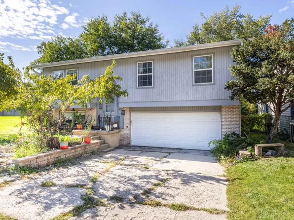 646 S Neltnor Blvd, West Chicago, IL 60185