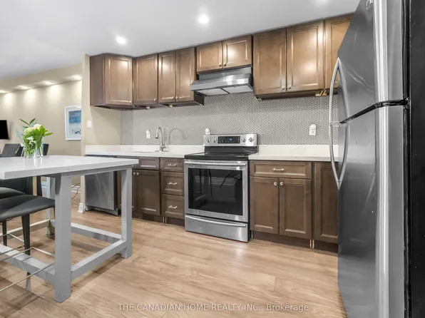 4 Lisa St #103, Brampton, ON L6T 4B6