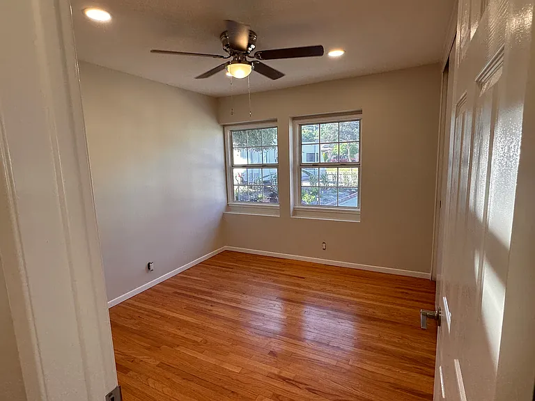 230 Stevens Ave — Photo 11