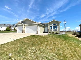 2445 Pointe Loop, Bismarck, ND 58503