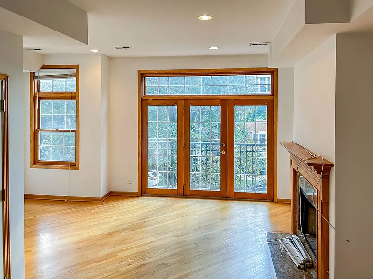 2714 N Wayne Ave — Photo 7