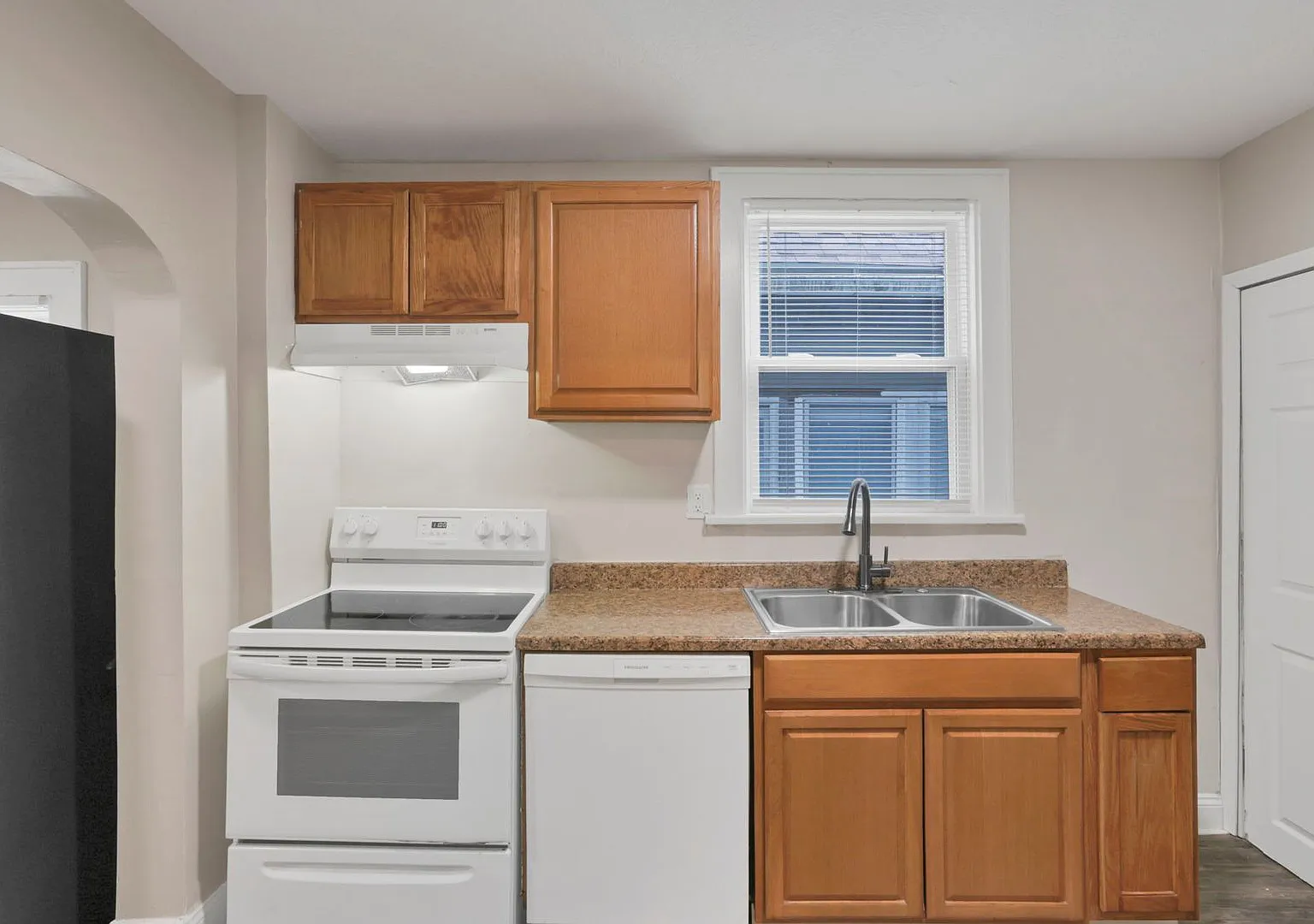 Spacious 4BR/1.5BA Home in Columbus — Photo 1