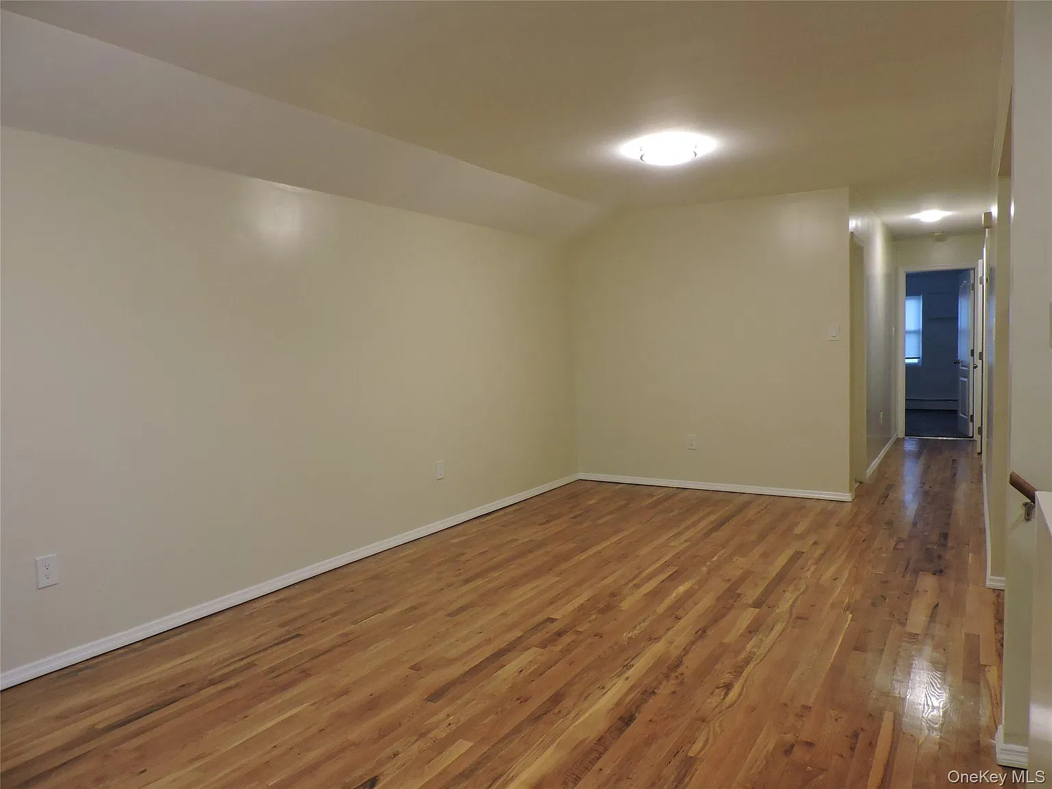 3 bed, 2.0 bath, 1300 sqft, $3,700 — Photo 3