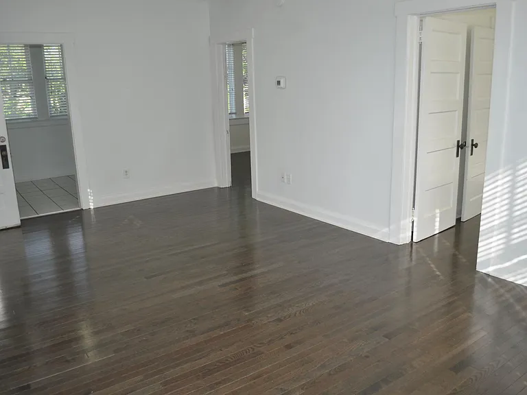 1305 S Albany Ave #B — Photo 5