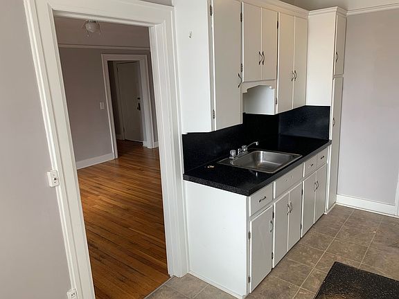 3rd image of 547 Cherry St SE APT 2G