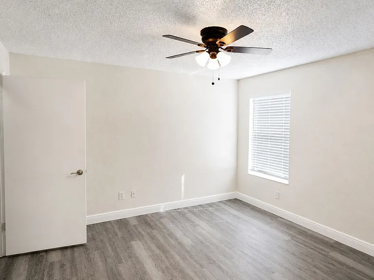 5156 Conroy Rd #16 — Photo 8