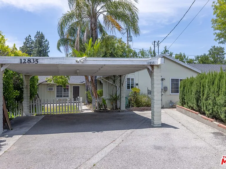 12835 Delano St #A — Photo 14