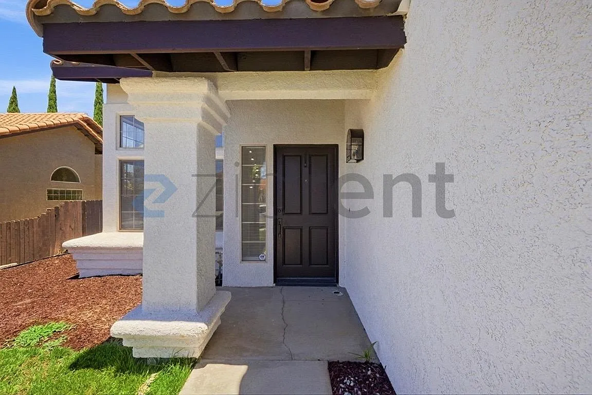 5 bed, 2.5 bath, 2321 sqft, $3,950 — Photo 4