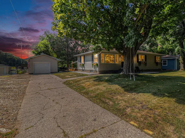 9231 Pauline St, Montague, MI 49437