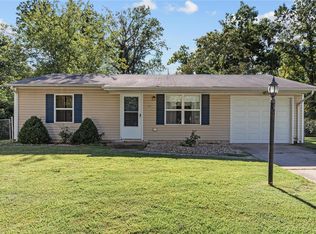 5206 Pine Ridge Dr, Godfrey, IL 62035