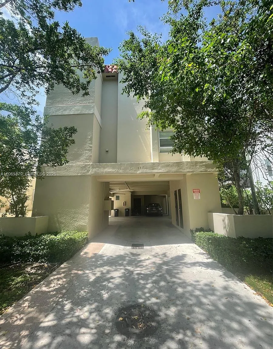 Coral Gables Douglas Sec — Photo 2
