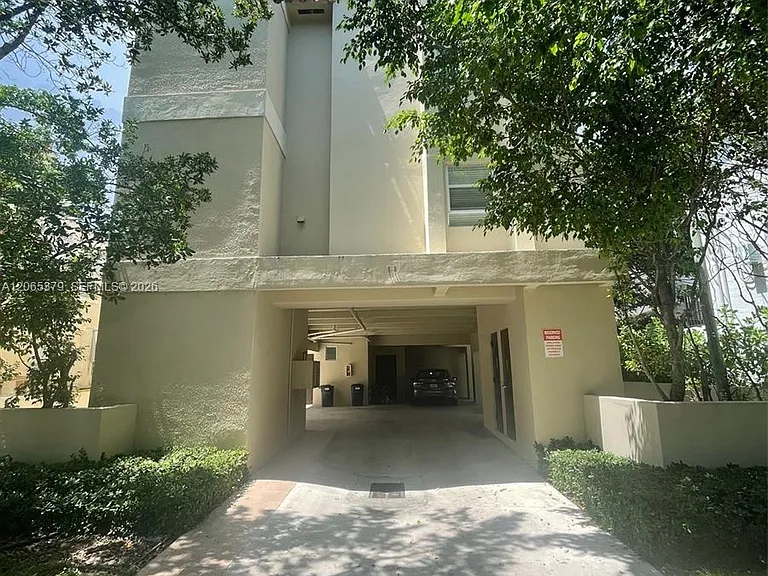 11 Antilla Ave #B — Photo 5