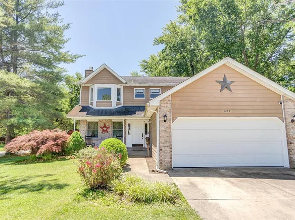 821 Robert Dr, Maryville, IL 62062