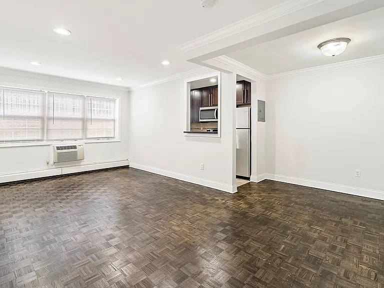 48 Roseland Avenue Apartments — Photo 4