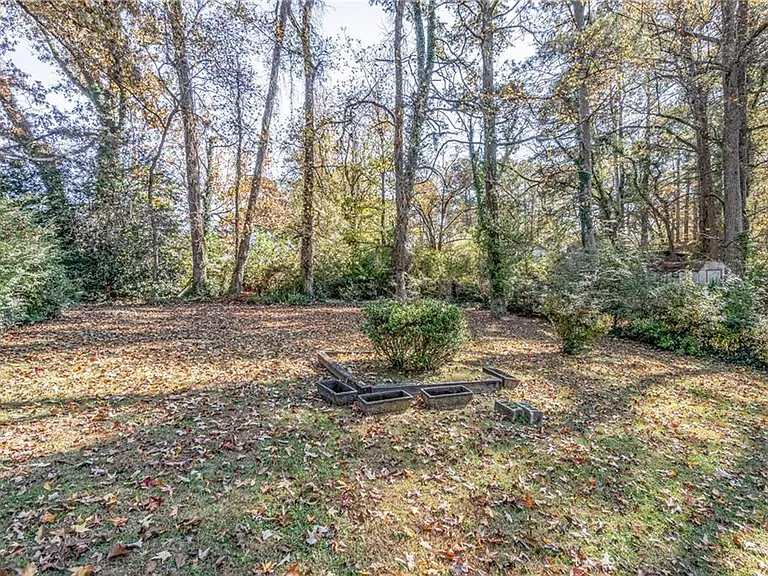 2456 Harwood Dr — Photo 15